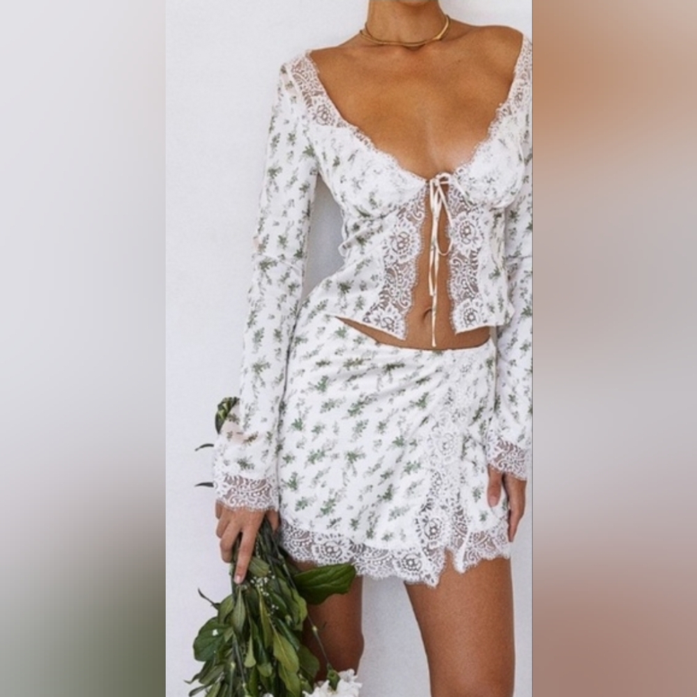 House Of CB Floral Lace Tie-Front Top Small - Picture 2 of 10